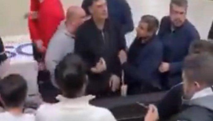 novi-detalji-ludila-u-grckoj!-isplivao-novi-snimak!-i-on-je-krenuo-da-se-bije-s-navijacima!-(video)