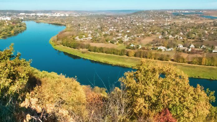 ova-evropska-zemlja-na-pragu-ekoloske-katastrofe!-tone-nafte-iz-ukrajine-zatrovale-vaznu-reku:-vojska-hitno-izasla-na-teren,-gradovima-iskljucuju-pijacu-vodu