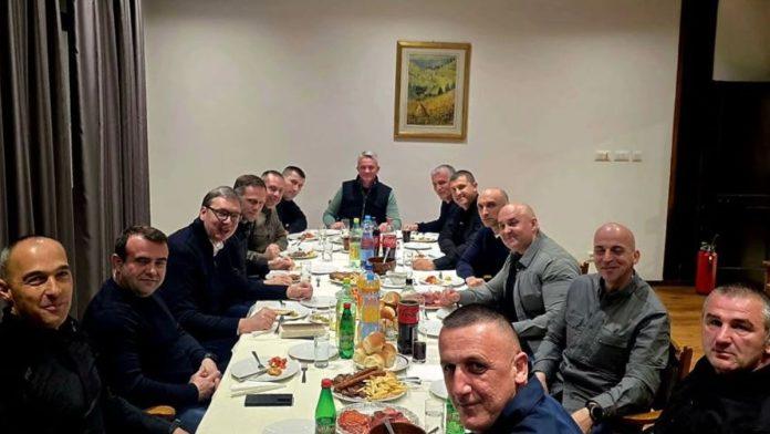(foto)-vucic-na-veceri-sa-pripadnicima-kobri:-“uvek-su-uz-mene,-znam-koliko-odricanja-zahteva-njihov-posao-i-zato-ih-postujem”