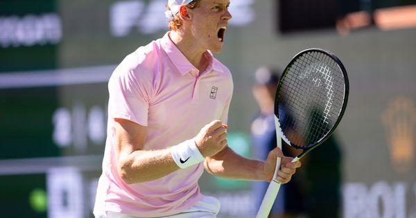 trofej-za-sinera-na-indijan-velsu!-janik-rame-uz-rame-sa-dokovicem-i-federerom trofej-za-sinera-na-indijan-velsu!-janik-rame-uz-rame-sa-dokovicem-i-federerom