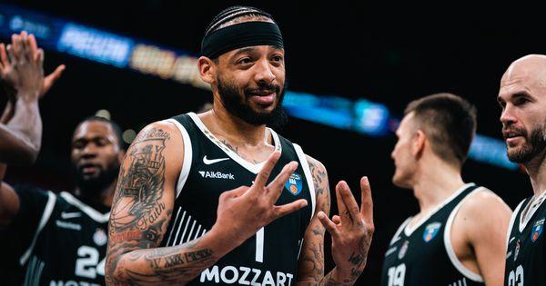 karlik-dzons-mocnom-porukom-pozvao-navijace-partizana-na-mec-protiv-dubaija-/foto/ karlik-dzons-mocnom-porukom-pozvao-navijace-partizana-na-mec-protiv-dubaija-/foto/