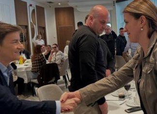 “MLADI IMAJU ŠANSU DA OSTANU U SVOJIM RODNIM MESTIMA”: Brnabić u poseti Lučanima “mladi-imaju-sansu-da-ostanu-u-svojim-rodnim-mestima”:-brnabic-u-poseti-lucanima