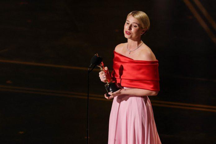 modni-trijumf-na-oskarima:-najluksuznija-izdanja-sa-crvenog-tepiha-za-pamcenje