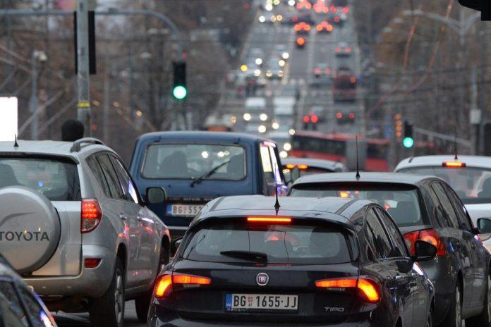 zasto-je-opasno-voziti-zimske-gume-leti:-mnogi-vozaci-ovo-ne-znaju,-a-mogu-da-izbegnu-skupu-gresku