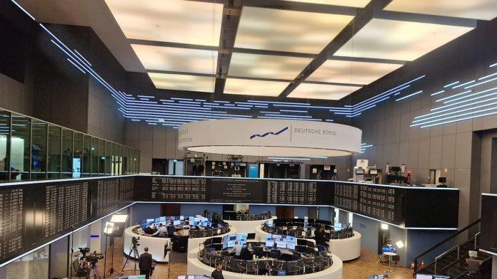 evropski-indeksi-neujednaceni:-u-fokusu-rat-na-bliskom-istoku-i-odluke-o-kamatama