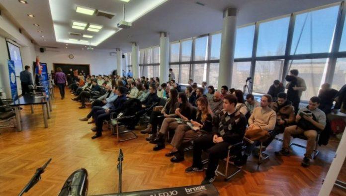 buduci-inzenjeri-predstavljaju-projekte-letelica-na-masinskom-fakultetu