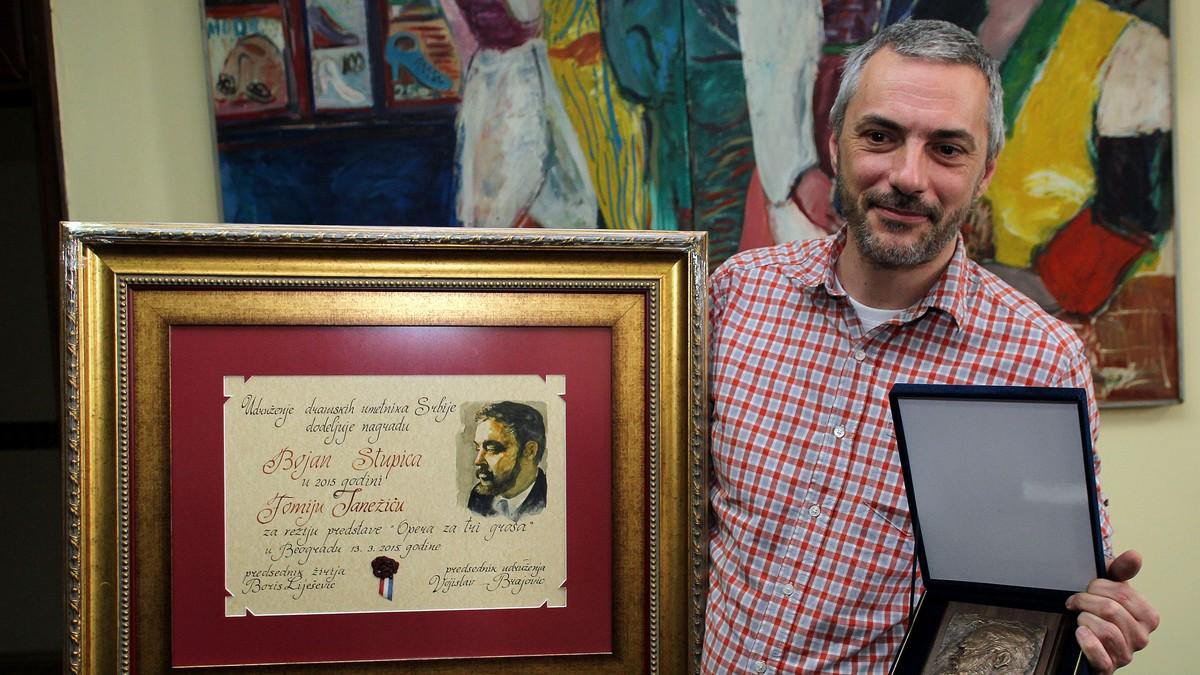 ponovo-veliko-priznanje-za-tomija-janezica:-jednoglasno-osvojio-prestiznu-nagradu-“bojan-stupica” ponovo-veliko-priznanje-za-tomija-janezica:-jednoglasno-osvojio-prestiznu-nagradu-“bojan-stupica”