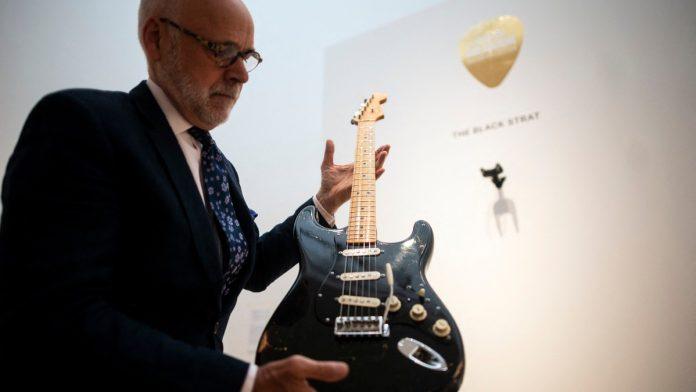 gitara-dejvida-gilmora-nadmasila-rekord-kurta-kobejna:-top-8-najskuplje-prodatih-gitara-i-price-o-njima