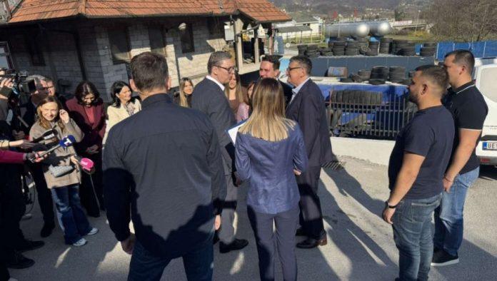 vucic-u-sevojnu:-predsednik-obilazi-porodicnu-kompaniju-za-izradu-spoljasnje-i-unutrasnje-stolarije-(video)