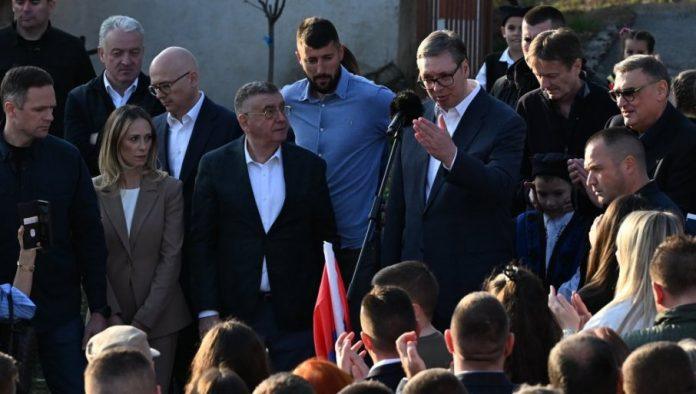 predsednik-sa-mestanima-kotraza:-drzava-ce-da-ispuni-ono-sto-su-vam-godinama-obecavali-(video)