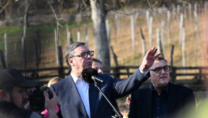 nema-asfalta-za-dzabe:-vucic-otkrio-koliko-kosta-tri-kilometra-malog-puta