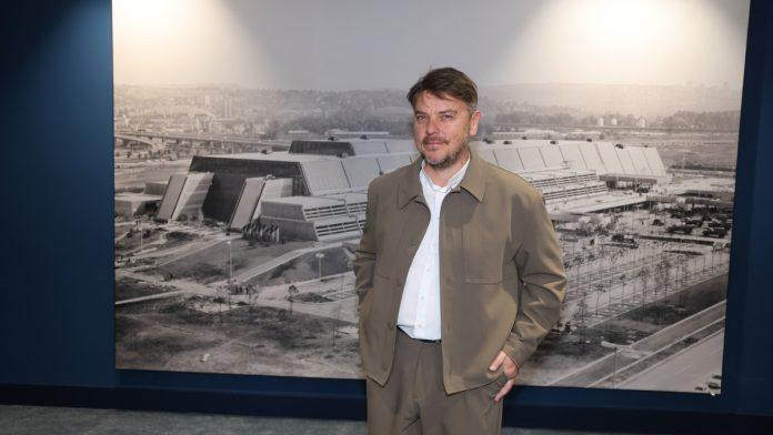 “zena-je-dala-otkaz-posle-ribnikara-da-bi-pomogla-deci”-boris-rezak-u-kontaktu-sa-porodicama-stradale-dece:-“bol-ne-moze-da-prode”-(video)