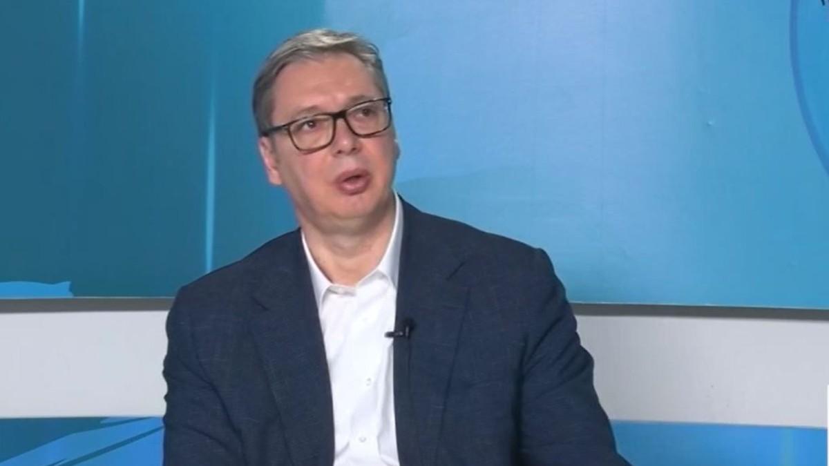 “nece-mi-zabraniti-da-govorim”-vucic-o-grupi-demonstranata-koji-su-se-okupili-ispred-lokalne-tv-na-kojoj-gostuje-i-decaku-andriji-knezevicu:-“veoma-je-teska-situacija” “nece-mi-zabraniti-da-govorim”-vucic-o-grupi-demonstranata-koji-su-se-okupili-ispred-lokalne-tv-na-kojoj-gostuje-i-decaku-andriji-knezevicu:-“veoma-je-teska-situacija”