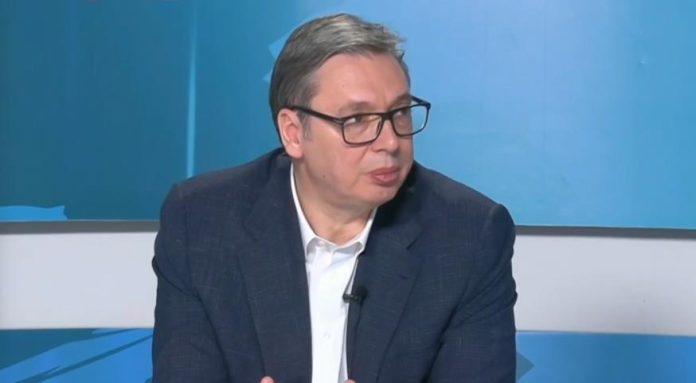 ludilo-blokadera-ne-jenjava:-okupili-se-ispred-tv-studija-u-cacku-dok-gostuje-vucic-–-predsednik-im-porucio:-dosao-sam,-nece-mi-oni-odredivati-gde-cu-da-idem