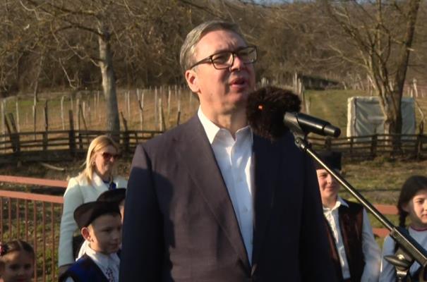 “ljudi-vide-sta-smo-sve-postigli”-vucic-sa-mestanima-kotraze:-znam-da-jos-mnogo-treba-da-se-uradi,-ali-sam-srecan!-izgradicemo-puteve,-otvoriti-nova-radna-mesta “ljudi-vide-sta-smo-sve-postigli”-vucic-sa-mestanima-kotraze:-znam-da-jos-mnogo-treba-da-se-uradi,-ali-sam-srecan!-izgradicemo-puteve,-otvoriti-nova-radna-mesta