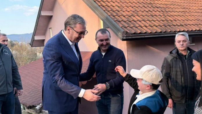“ti-si-mi-najvazniji”-vucic-jedva-zadrzao-suze:-drzava-malom-andriji-pruzila-sansu-za-ozdravljenje