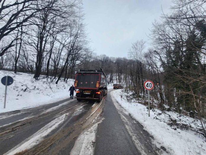 spremite-se-za-zimsku-voznju!-amss-upozorava:-za-put-na-planine-pripremiti-zimske-gume,-jer-se-popodne-tamo-ocekuje-sneg