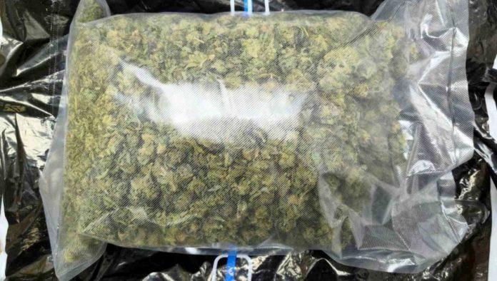 uhapsen-diler-u-novom-beogradu:-krio-marihuanu-u-“reno-kliu”