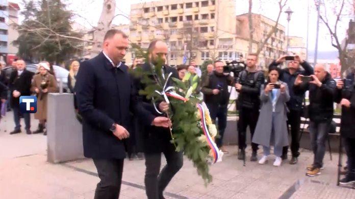 parastos,-venci-i-izlozba-u-kosovskoj-mitrovici-obelezene-22-godine-od-martovskog-pogroma-nad-srbima-na-kim-(foto)