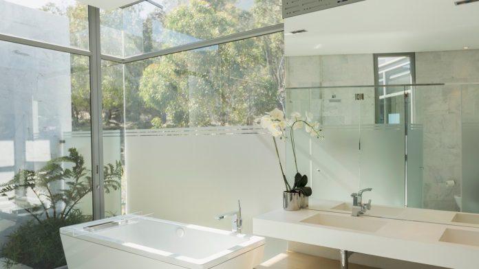 tus-kabine-bi-uskoro-mogle-da-nestanu-iz-kupatila:-nova-ideja-potpuno-menja-pravila-uredenja-kuce