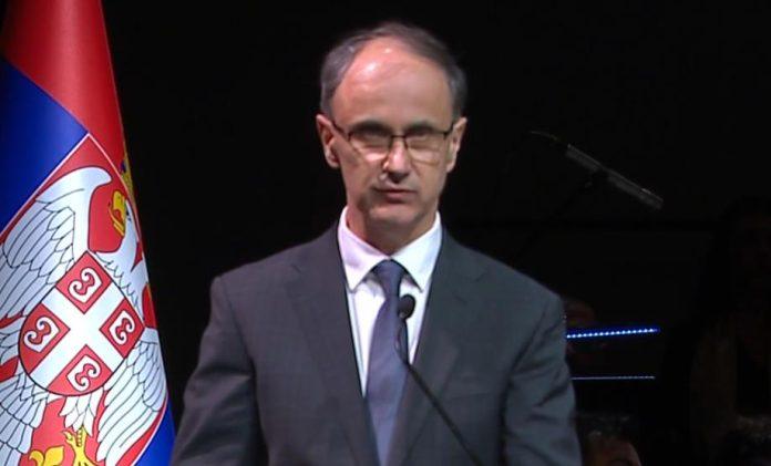 premijer-macut:-“nikad-necemo-zaboraviti-pogrom-2004!”-komemorativna-akademija-povodom-dana-secanja-u-narodnom-pozoristu:-podsticemo-secanje,-a-ne-mrznju!”