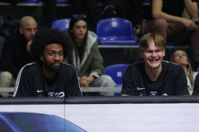 grobari-ce-pobesneti:-pogledajte-sta-rade-murinen-i-dzabari-dok-partizan-pobeduje-dubai!