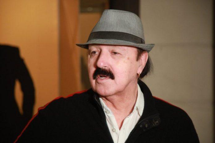 ova-pesma-je-proslavila-harisa-dzinovica,-a-trebalo-je-da-pripadne-ovom-pevacu!-napokon-otkrivena-istina-skrivana-decenijama!