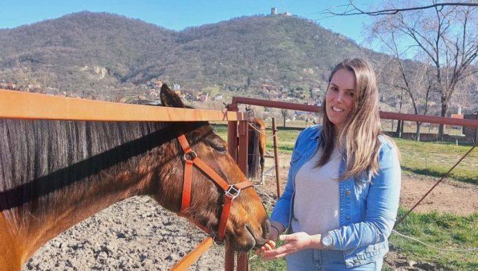 borba-grujica-i-dalje-traje:-uzgajivaci-konja-iz-vrsca,-koji-su-izgubili-gotovo-ceo-salas-u-lanjskom-pozaru,-ocekuju-pomoc-institucija