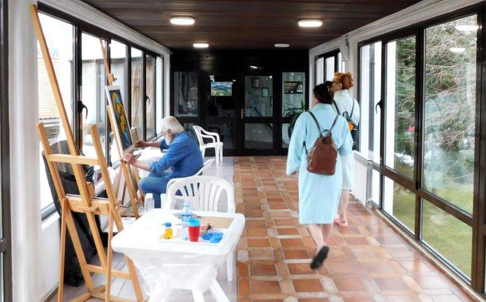 bolnica-sa-vise-slika-od-muzeja:-likovna-kolonija-u-banji-koviljaci-–-ustanova-koja-leci-i-telo-i-dusu-(foto)
