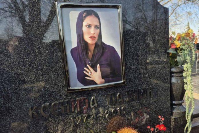 sablasna-scena-na-grobu-ksenije-pajcin-na-dan-godisnjice:-pogledajte-sta-smo-zatekli-na-licu-mesta,-ovaj-detalj-slama-srce!-(video)