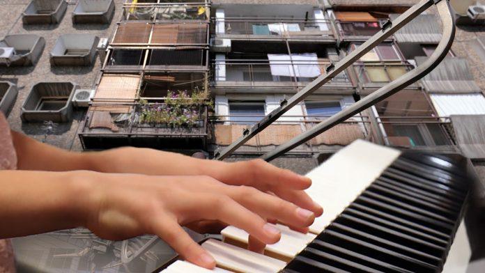 “moram-da-sviram-klavir-svaki-dan,-a-komsiji-smeta”:-pijanistkinja-se-pozalila,-ali-su-mnogi-pre-razumeli-komsiluk:-“to-ponavljanje-istih-nota-satima-i-danima…”