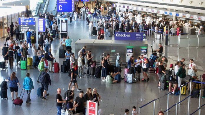 strajk-paralizovao-aerodrom-u-berlinu,-obustavljen-vazdusni-saobracaj:-er-srbija-otkazala-sve-letove-ka-ovoj-destinaciji