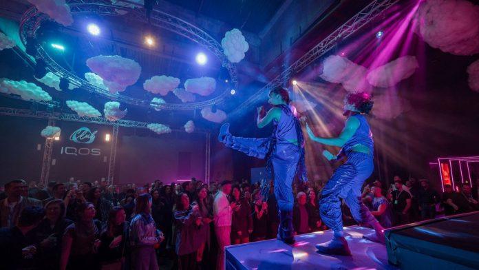 odrzan-“electric-purple”-party:-oni-koji-su-bili-se-i-dalje-pitaju-da-li-je-ova-zurka-bila-stvaran-provod-ili-samo-elektricni-san-–-a-evo-sta-je-istina