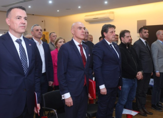 Скупштина Напретка одбила оставку управе; Гашић: Људе које имамо морамо да чувамо Скупштина-Напретка-одбила-оставку-управе;-Гашић:-Људе-које-имамо-морамо-да-чувамо