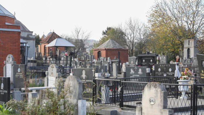 (video)-zivi-glume-mrtve,-pokojniku-se-“daruje”-krevet-i-sto-neobicni-obicaji-na-sahranama-i-danas-se-praktikuju-u-istocnoj-srbiji,-ali-ne-gledaju-svi-isto-na-to