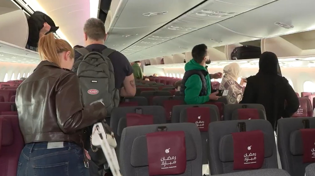 Авион-из-Дохе-са-250-држављана-Србије-слетео-у-Београд