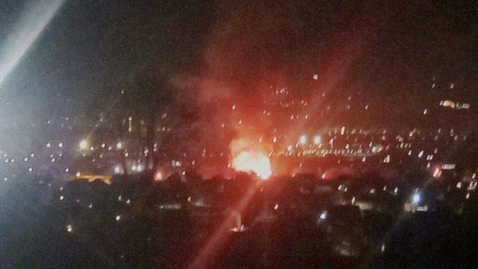 veliki-pozar-kod-cacka!-u-ljubicu-se-zapalila-stolarska-radionica,-vatra-zahvatila-i-kucu-(foto)