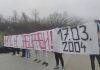 DA SE NE ZABORAVI 17. MART: Grupa mladih razvila transparent na Merdaru u znak sećanja na martovski pogrom Srba sa KiM da-se-ne-zaboravi-17.-mart:-grupa-mladih-razvila-transparent-na-merdaru-u-znak-secanja-na-martovski-pogrom-srba-sa-kim
