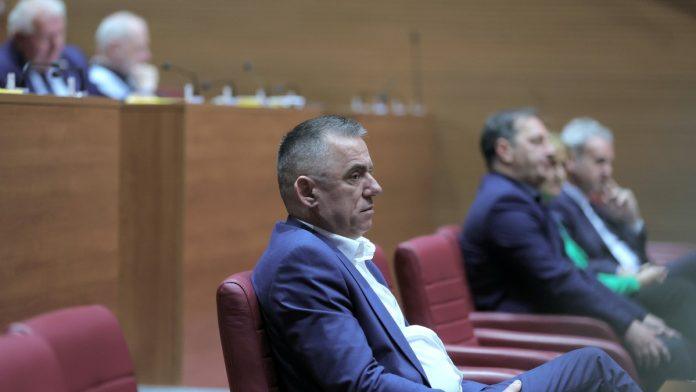 srbima-u-hrvatskoj-prete-traktorima-skandalozna-izjava-hrvatskog-poslanika-zbog-raketa-u-posedu-srbije:-“neka-ih-upale-pre-nego-sto-ispale-rakete,-proci-ce-kao-’95”