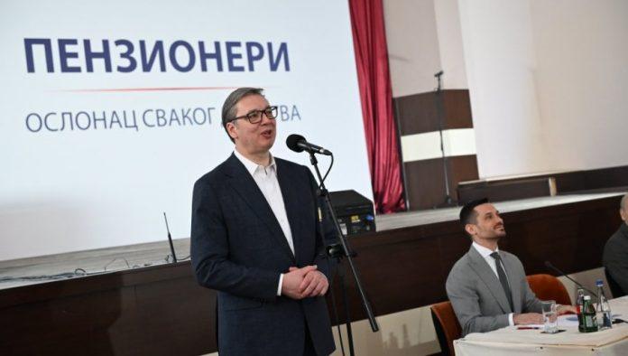 “penzije-opet-znacajno-rastu”-vucic-podsetio-na-posetu-sevojnu-i-druzenju-sa-penzionerima:-uvek-ste-bolje-od-ostalih-znali-sta-je-drzava
