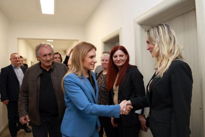 ovde-smo-da-budemo-blizi-ljudima:-ministarka-stamenkovski-saopstila-–-izdvojeno-preko-dva-i-po-miliona-za-novo-terensko-vozilo-za-csr-kladovo