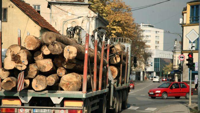 drvna-industrija-pred-novim-izazovom:-pks-objavila-dva-nova-strucna-vodica-za-izvoznike-drveta-i-proizvoda-od-drveta-u-eu