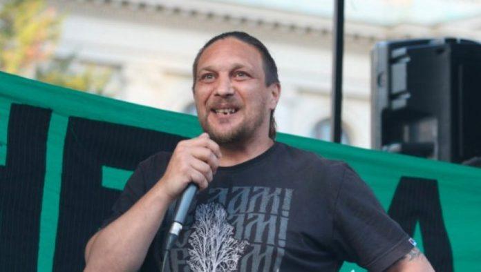 agresivac-“broj-1”-u-majdanpeku!-ovaj-batinas-je-na-celu-“studentske-liste”-(video)