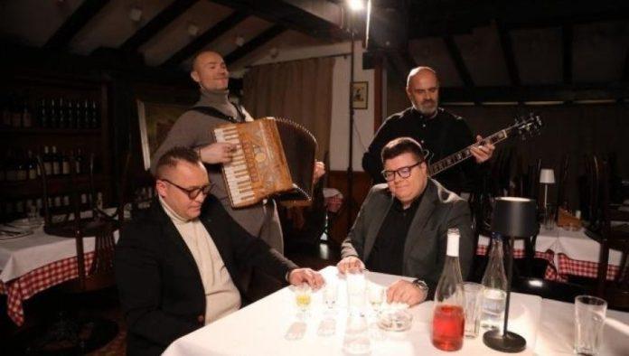 oziveli-hit-cuneta-i-tozovca:-unuk-vere-ivkovic-i-mladi-pevac-sa-acom-sofronijevicem-udruzili-snage-(foto)