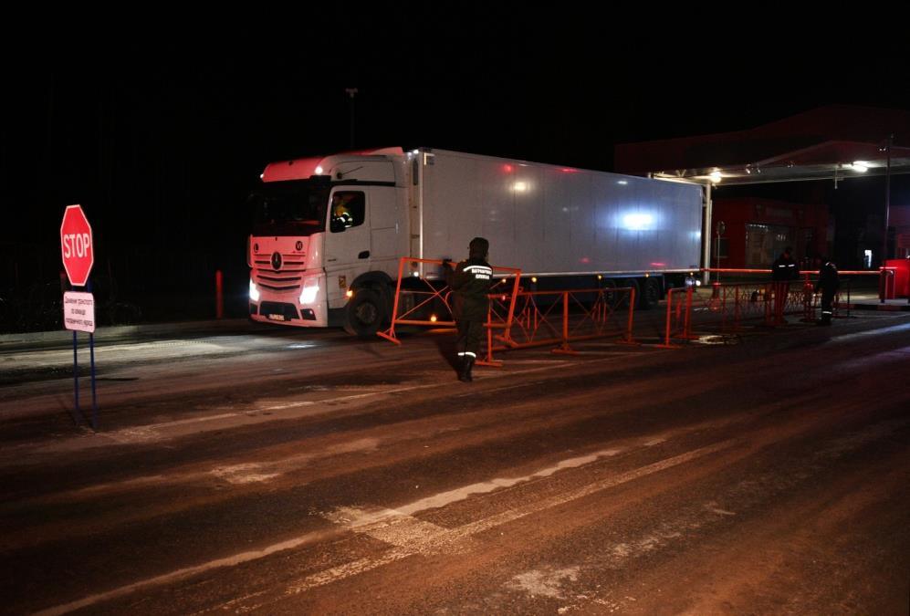 kamioni-na-ovom-prelazu-cekaju-sat-vremena:-amss-objavio-stanje-na-granicama-tokom-veceri,-evo-gde-su-najvece-guzve kamioni-na-ovom-prelazu-cekaju-sat-vremena:-amss-objavio-stanje-na-granicama-tokom-veceri,-evo-gde-su-najvece-guzve