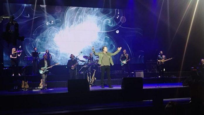 40-godina-emocije,-muzike-i-ljubavi:-hari-mata-hari-odrzao-prvi-od-tri-velika-solisticka-koncerta-(foto)