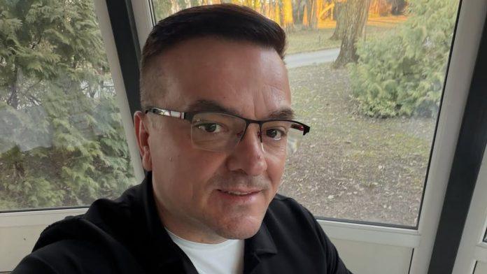 “brat-mi-je-u-epicentru-rata,-ne-moze-da-se-vrati-u-srbiju”-pevac-prolazi-kroz-agoniju,-otkrio-detalje:-“bombe-ne-prestaju-da-padaju”