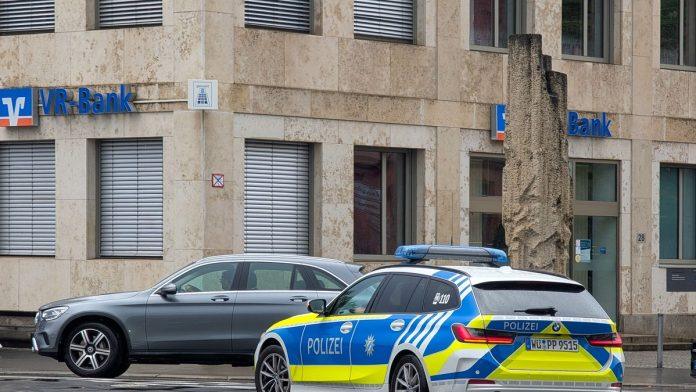 prolaznik-pronasao-35-ljudskih-zuba-na-ulici-misterija-u-nemackoj:-policija-pokrenula-istragu