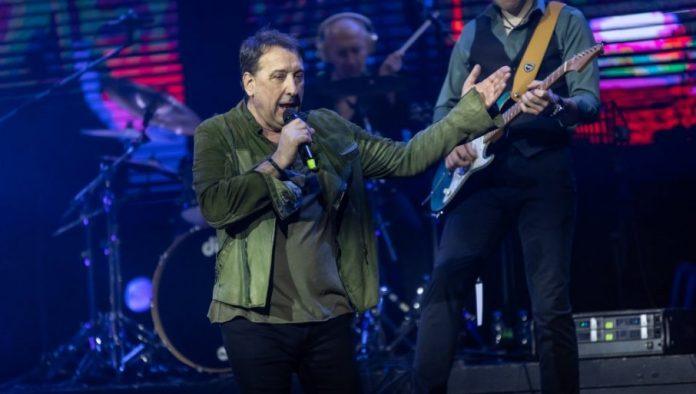 radost,-ali-i-suze-na-varesanovicevom-jubileju:-hari-mata-hari-obelezio-40-godina-karijere-(foto)