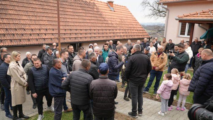 glisic-obisao-domacinstvo-stankovic-u-selu-rasovac:-putevi-i-vodosnabdevanje-najveci-problemi-mestana,-krecemo-u-obnovu
